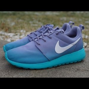 “Roshe” Nike Athletic Shoes